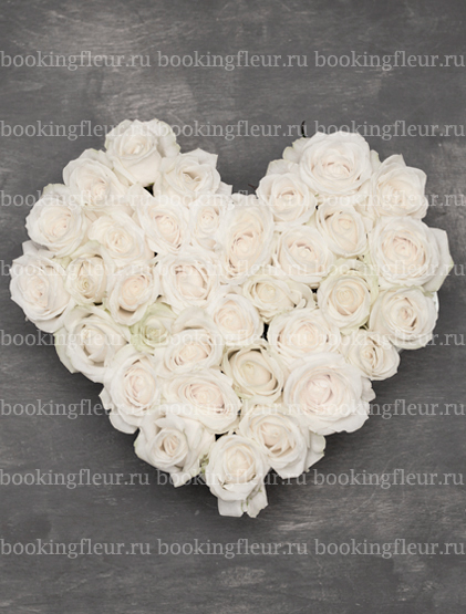 Букет-сердце из белых роз "Нежность"